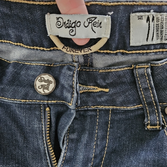 Indigo Rein Distressed Blue Jeans Cropped Size 11 - Picture 7 of 14